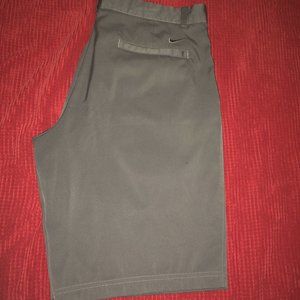 Mens Nike Dri-Fit Golf Shorts - Size 34.